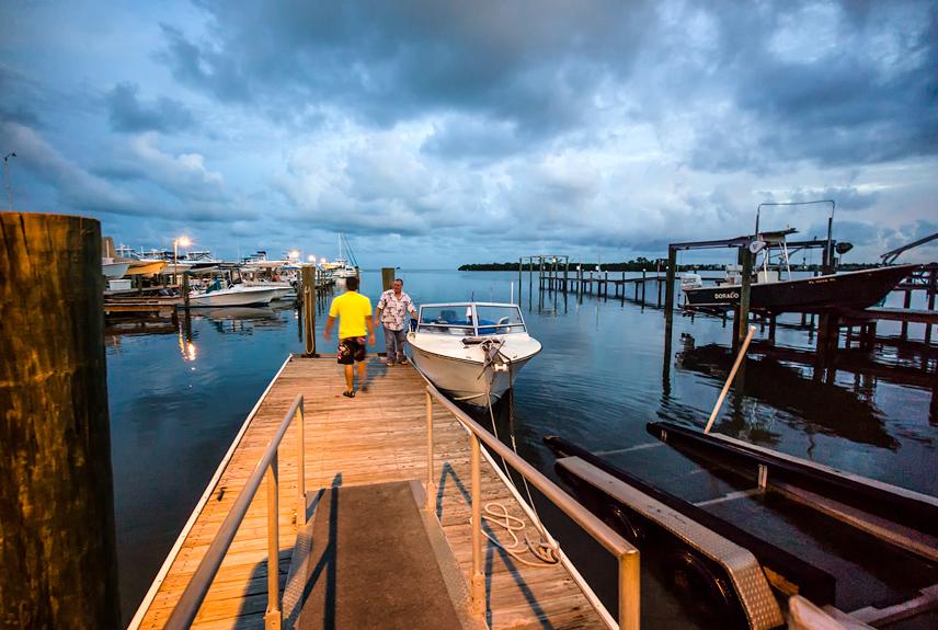 Diving for my rock with Mr Tampa Bay Saltwater!