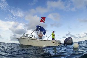 Diving for my rock with Mr Tampa Bay Saltwater!